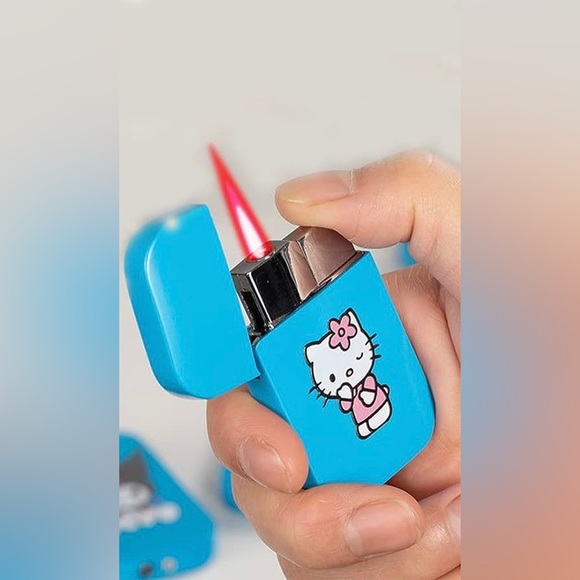 Hello Kitty glow in the dark jet lighte r and hello kitty cigarette case - Picture 7 of 7